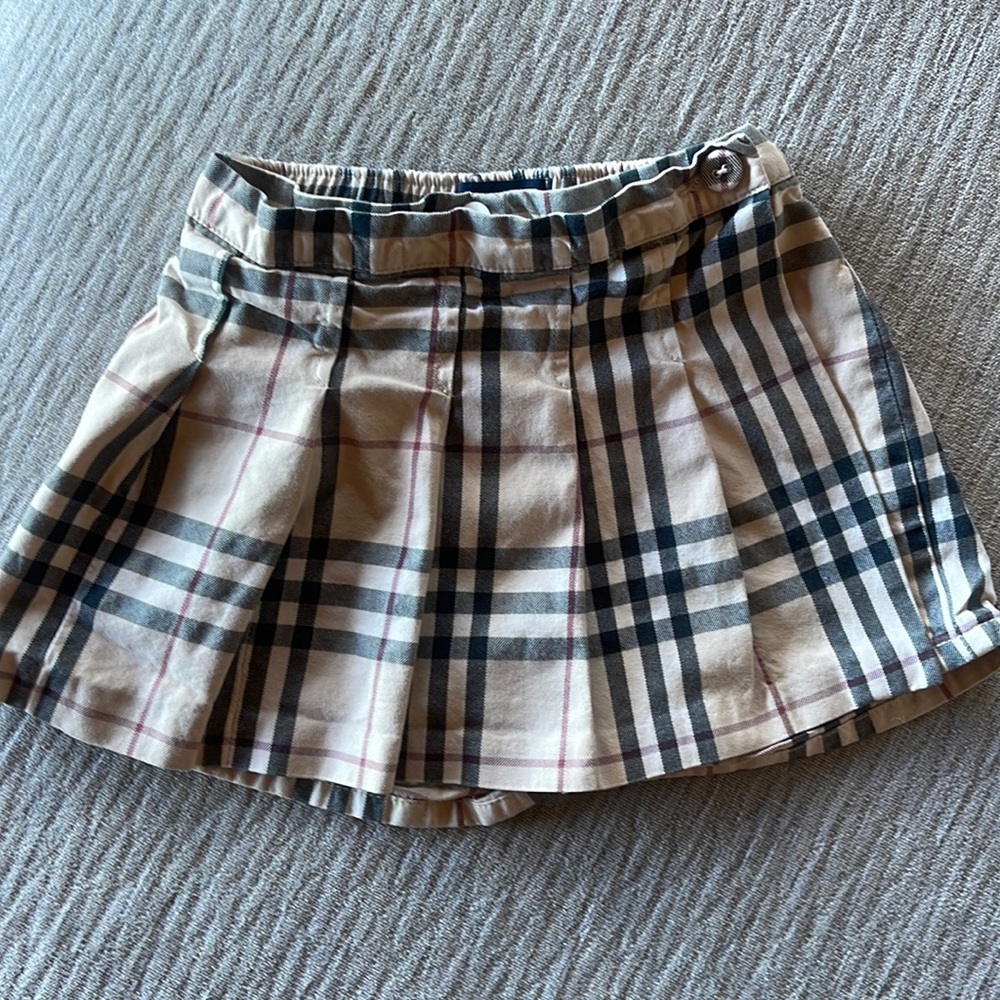 Burberry kids pleat skirt 3 months.